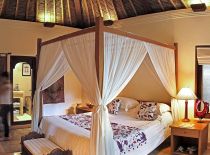 Villa Ria Sayan, Guest Bedroom